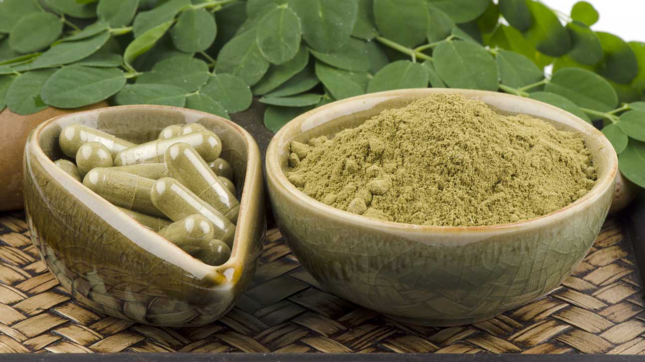 moringa-oleifera-powder-and-capsules-1296x728-1